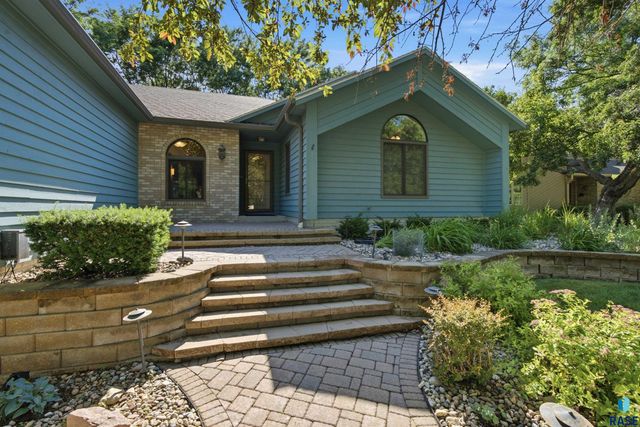 4517 S River Oaks Dr Drive, Sioux Falls, SD 57105