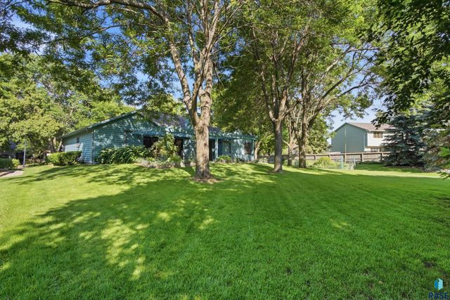 4517 S River Oaks Dr Drive, Sioux Falls, SD 57105
