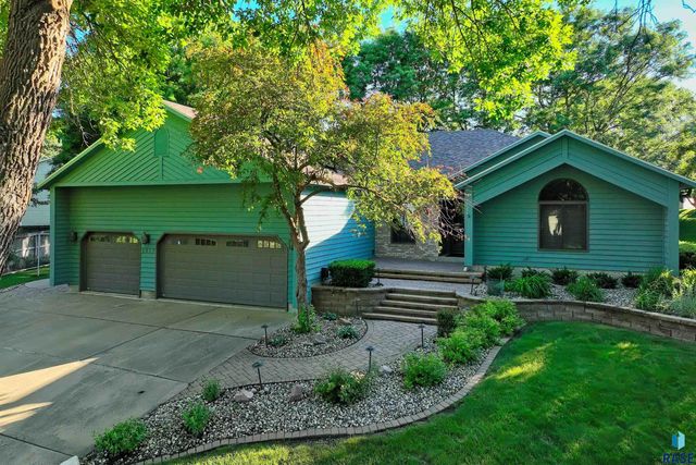 4517 S River Oaks Dr Drive, Sioux Falls, SD 57105