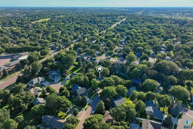 4517 S River Oaks Dr Drive, Sioux Falls, SD 57105