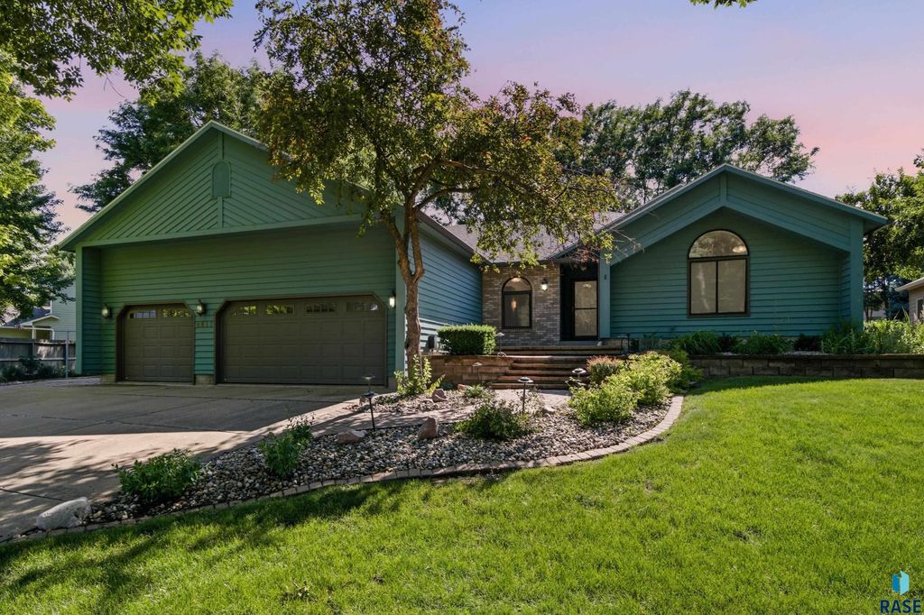 4517 S River Oaks Dr Drive, Sioux Falls, SD 57105
