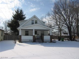 824 E 207 Street, Euclid, OH 44117