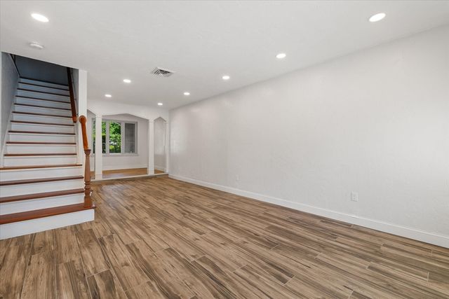 11 Cobblestone Ln 11, Worcester, MA 01606