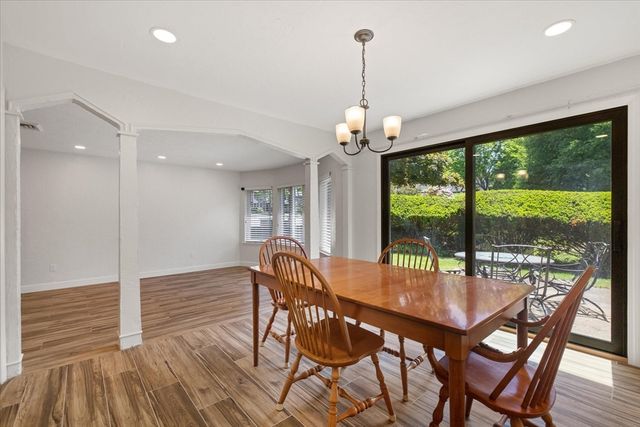11 Cobblestone Ln 11, Worcester, MA 01606