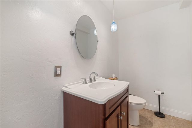11 Cobblestone Ln 11, Worcester, MA 01606