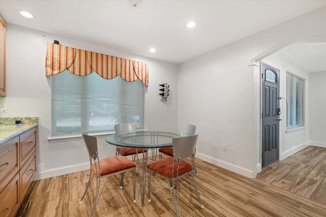 11 Cobblestone Ln 11, Worcester, MA 01606