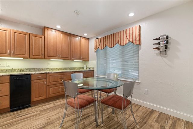 11 Cobblestone Ln 11, Worcester, MA 01606