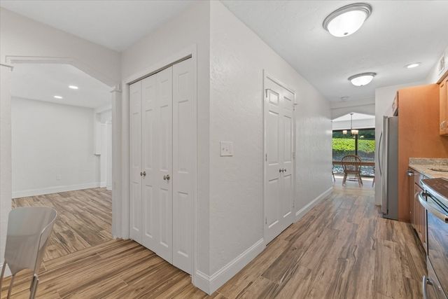 11 Cobblestone Ln 11, Worcester, MA 01606