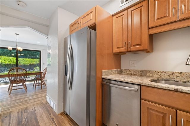 11 Cobblestone Ln 11, Worcester, MA 01606