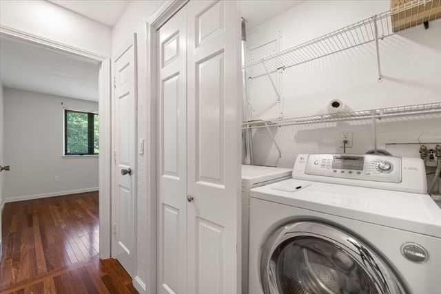 11 Cobblestone Ln 11, Worcester, MA 01606