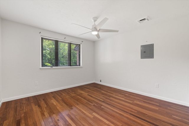 11 Cobblestone Ln 11, Worcester, MA 01606