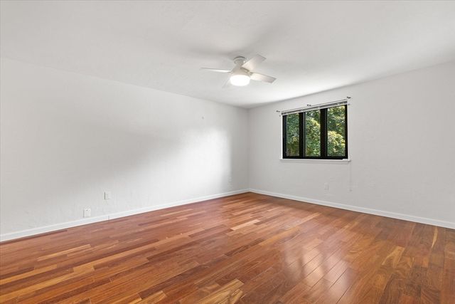 11 Cobblestone Ln 11, Worcester, MA 01606