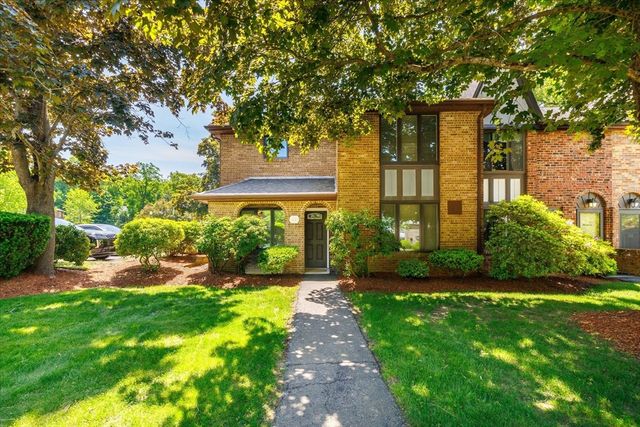 11 Cobblestone Ln 11, Worcester, MA 01606