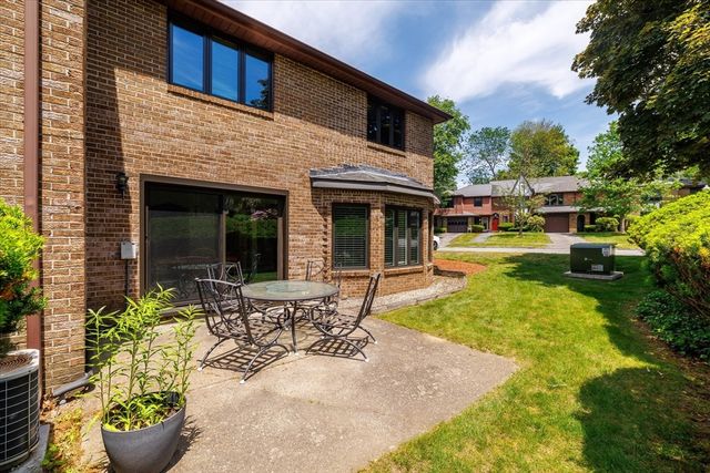 11 Cobblestone Ln 11, Worcester, MA 01606