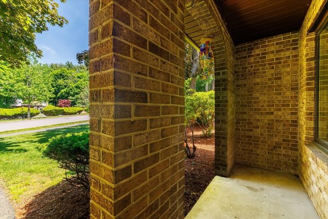 11 Cobblestone Ln 11, Worcester, MA 01606