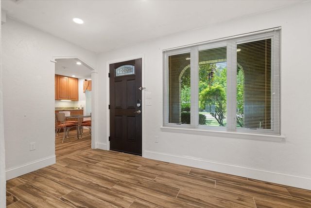 11 Cobblestone Ln 11, Worcester, MA 01606