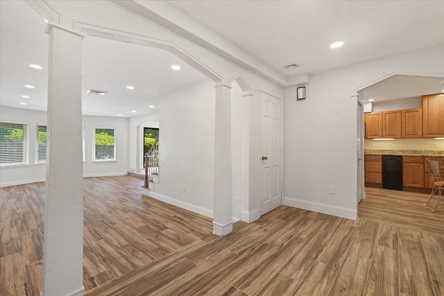 11 Cobblestone Ln 11, Worcester, MA 01606