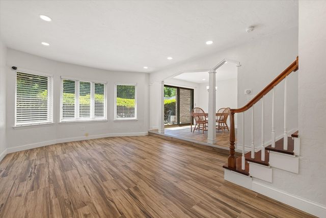 11 Cobblestone Ln 11, Worcester, MA 01606