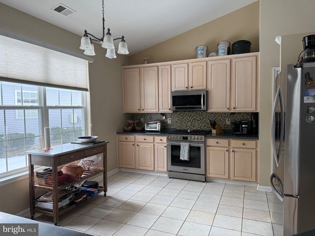 100 HYANNIS, Galloway, NJ 08205