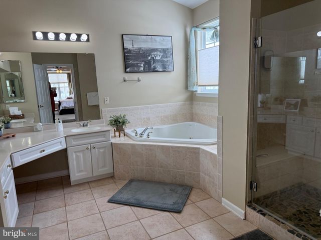 100 HYANNIS, Galloway, NJ 08205