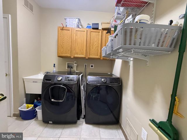 100 HYANNIS, Galloway, NJ 08205