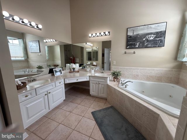 100 HYANNIS, Galloway, NJ 08205