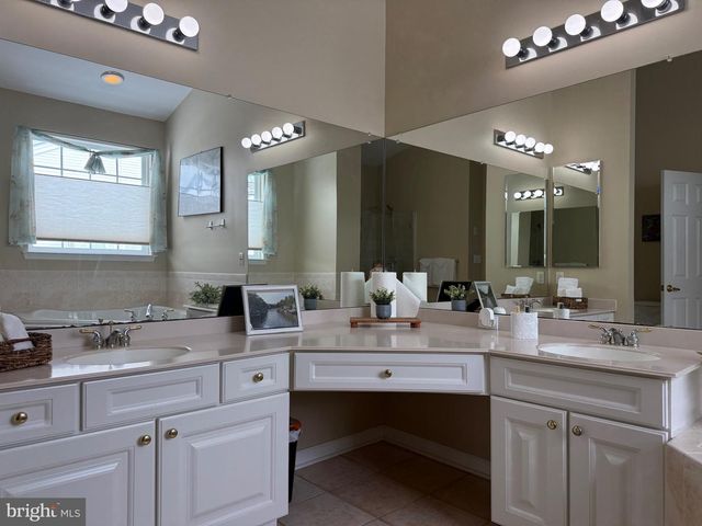 100 HYANNIS, Galloway, NJ 08205