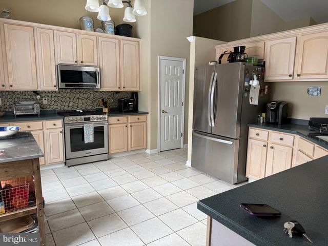 100 HYANNIS, Galloway, NJ 08205