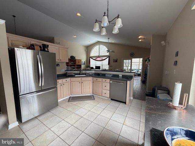 100 HYANNIS, Galloway, NJ 08205