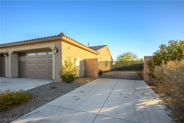 8243 Twin Rock Court, Las Vegas, NV 89113