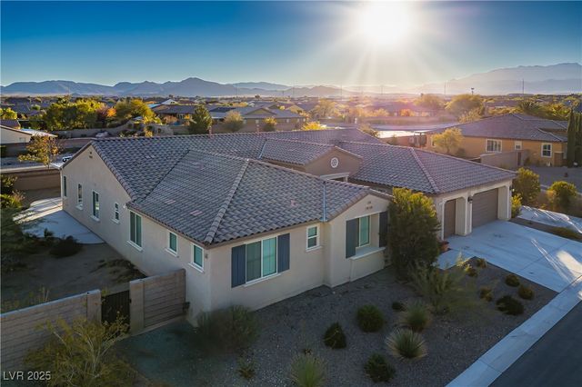 8243 Twin Rock Court, Las Vegas, NV 89113