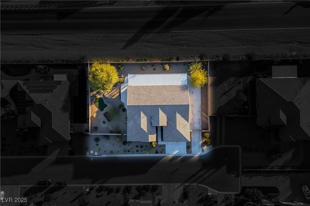 8243 Twin Rock Court, Las Vegas, NV 89113