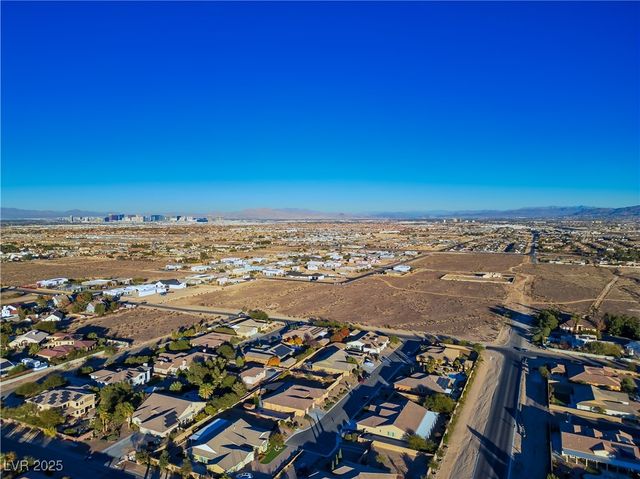 8243 Twin Rock Court, Las Vegas, NV 89113