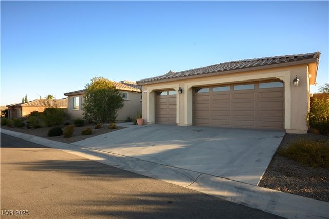 8243 Twin Rock Court, Las Vegas, NV 89113