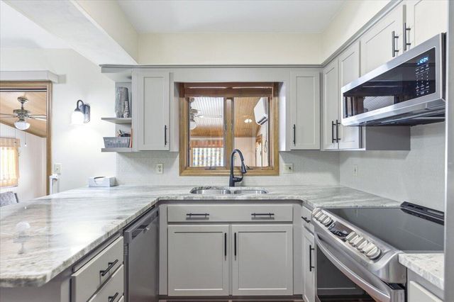 1010 ARBOR RIDGE Circle, Council Bluffs, IA 51503