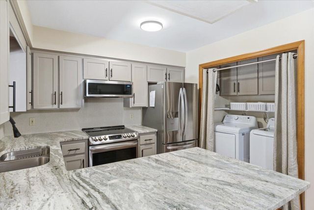 1010 ARBOR RIDGE Circle, Council Bluffs, IA 51503