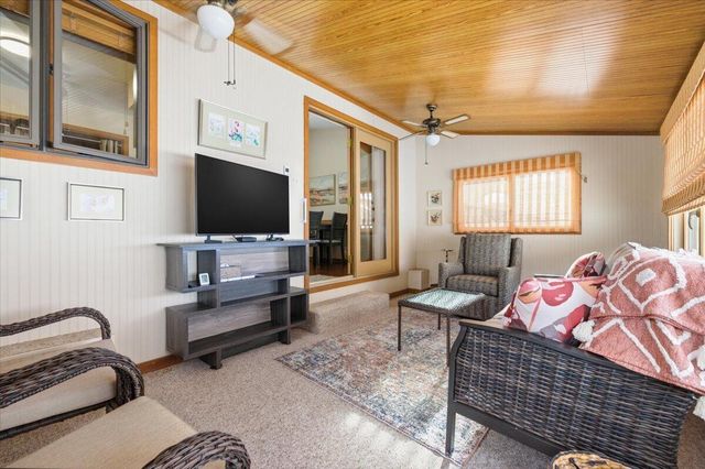 1010 ARBOR RIDGE Circle, Council Bluffs, IA 51503