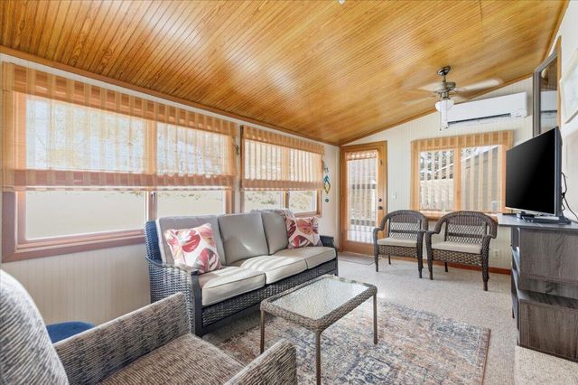 1010 ARBOR RIDGE Circle, Council Bluffs, IA 51503