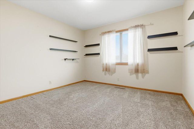 1010 ARBOR RIDGE Circle, Council Bluffs, IA 51503