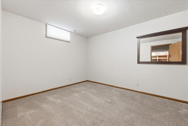 1010 ARBOR RIDGE Circle, Council Bluffs, IA 51503