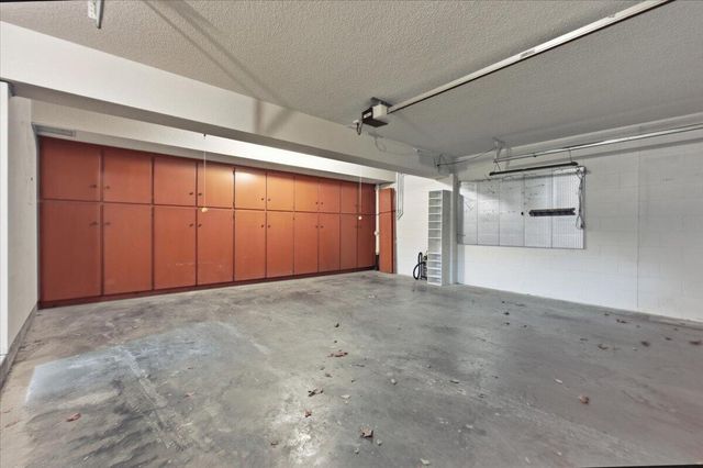 1010 ARBOR RIDGE Circle, Council Bluffs, IA 51503