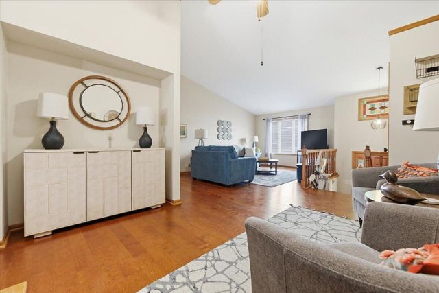 1010 ARBOR RIDGE Circle, Council Bluffs, IA 51503