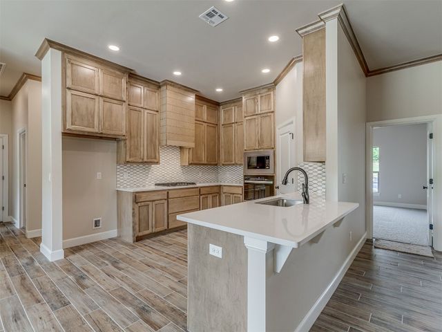 10200 Gentry Crossing, Oklahoma City, OK 73169