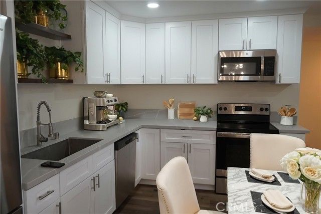 1140 W Westmont Avenue, Hemet, CA 92543