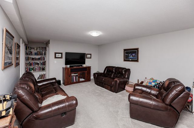 1913 Roebling Road, Adel, IA 50003