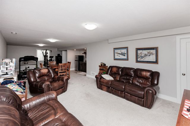 1913 Roebling Road, Adel, IA 50003