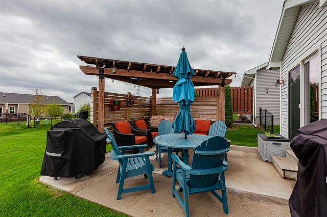 1913 Roebling Road, Adel, IA 50003