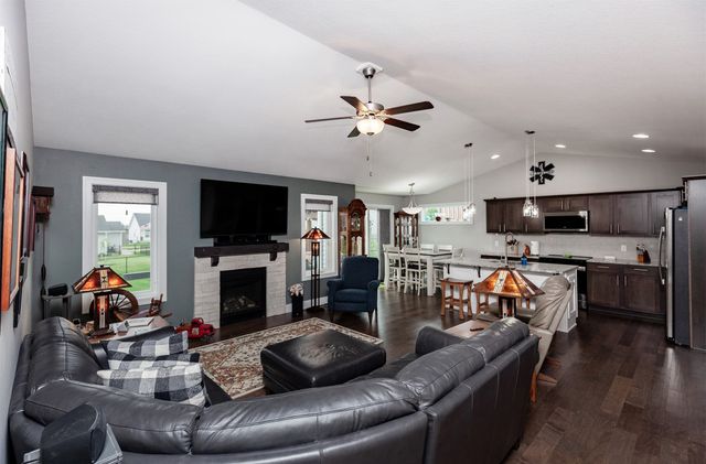 1913 Roebling Road, Adel, IA 50003