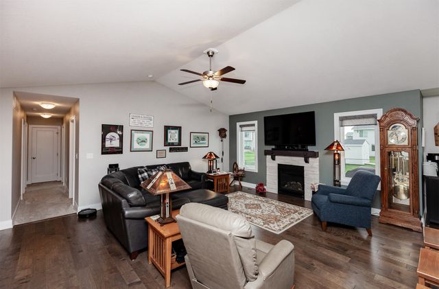 1913 Roebling Road, Adel, IA 50003