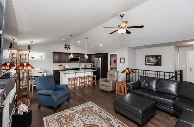 1913 Roebling Road, Adel, IA 50003